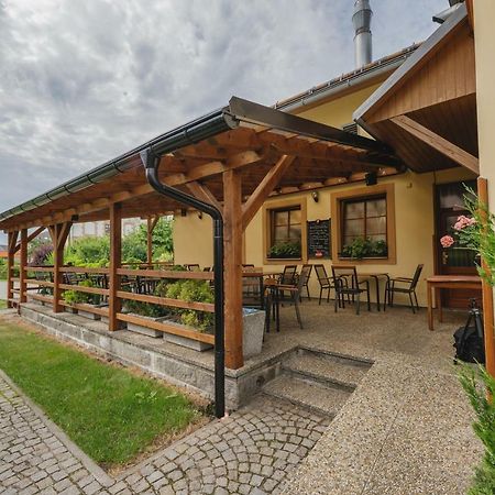 Hotel Taverna Javorník Екстериор снимка