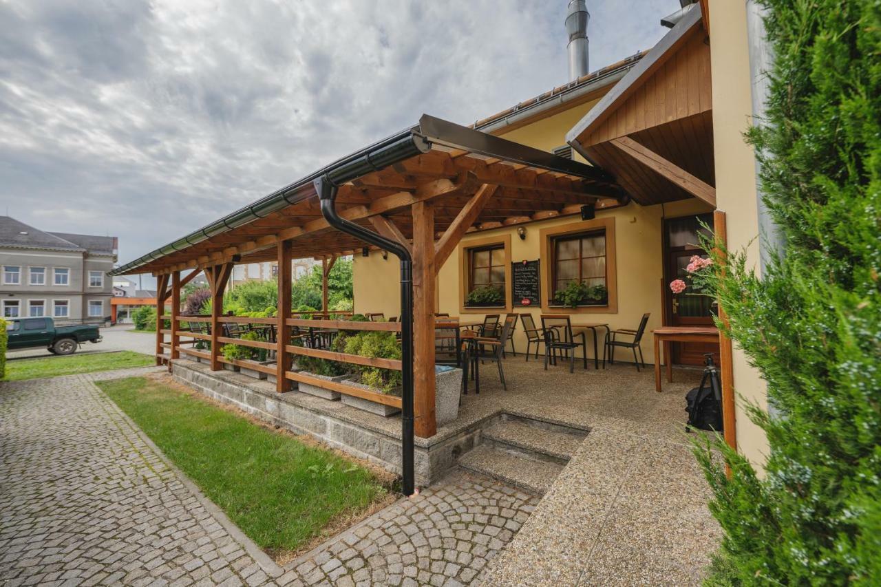 Hotel Taverna Javorník Екстериор снимка