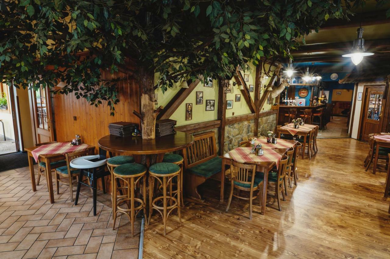 Hotel Taverna Javorník Екстериор снимка
