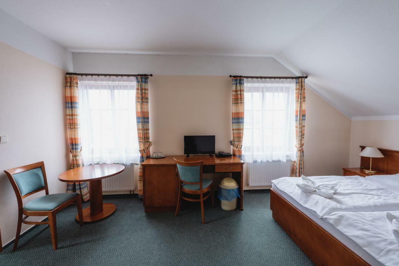 Hotel Taverna Javorník Екстериор снимка
