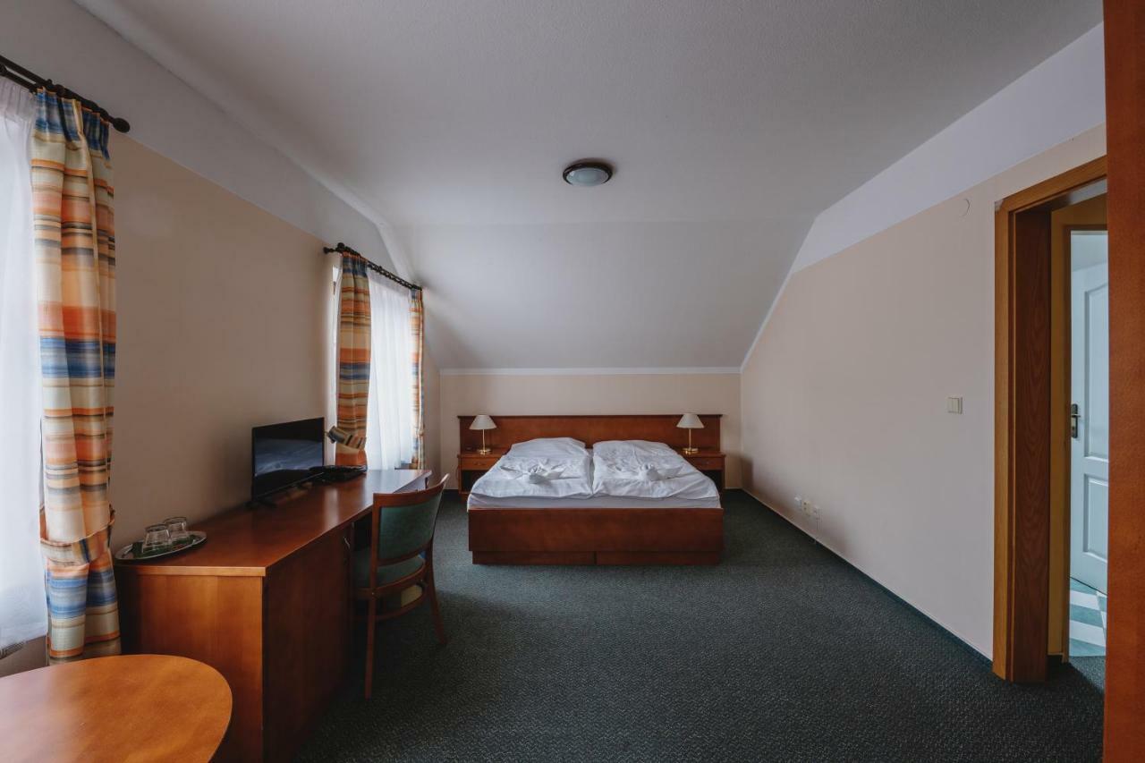 Hotel Taverna Javorník Екстериор снимка