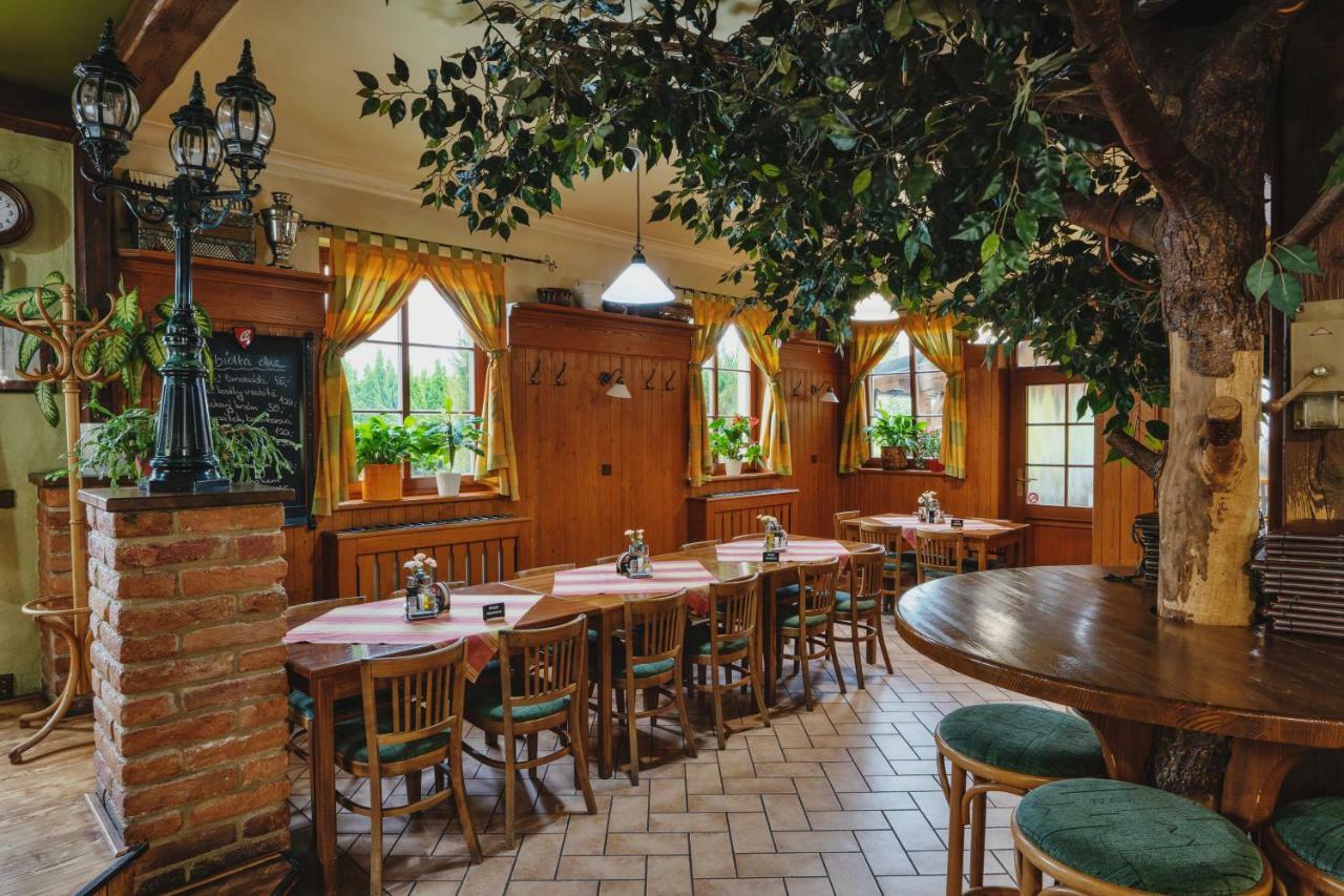 Hotel Taverna Javorník Екстериор снимка