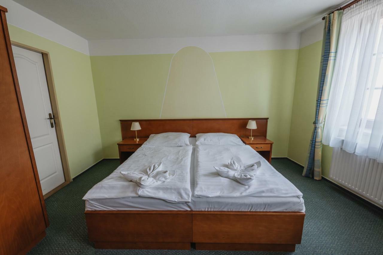 Hotel Taverna Javorník Екстериор снимка