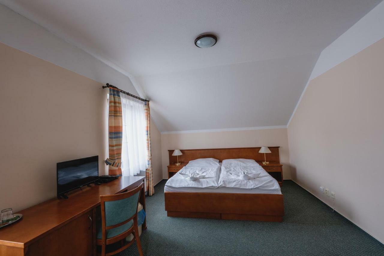 Hotel Taverna Javorník Екстериор снимка