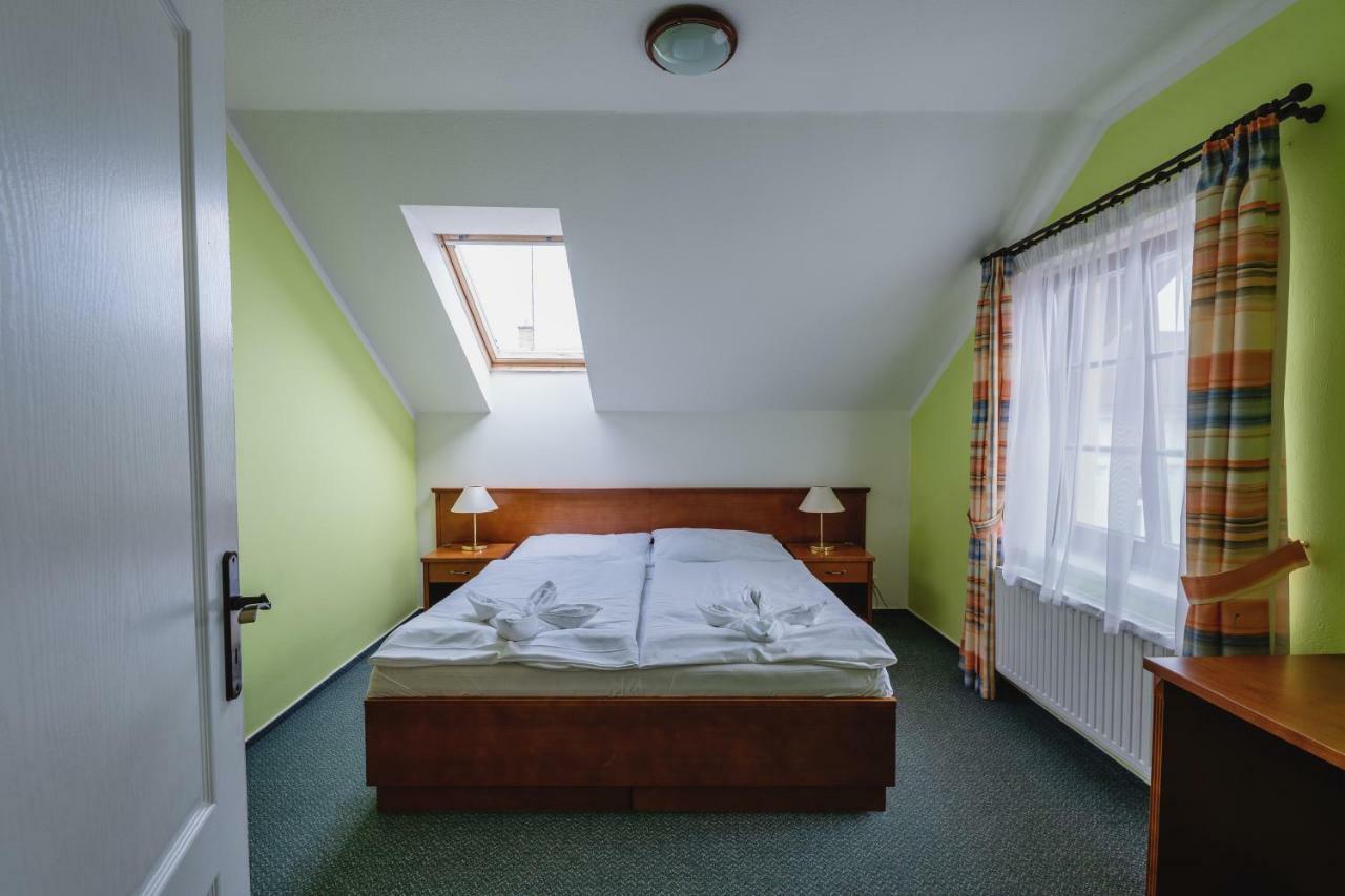 Hotel Taverna Javorník Екстериор снимка