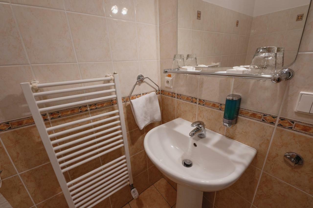 Hotel Taverna Javorník Екстериор снимка